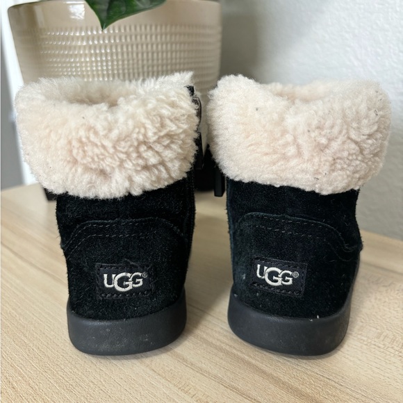 Two pairs of toddler Ugg boots - Picture 9 of 9